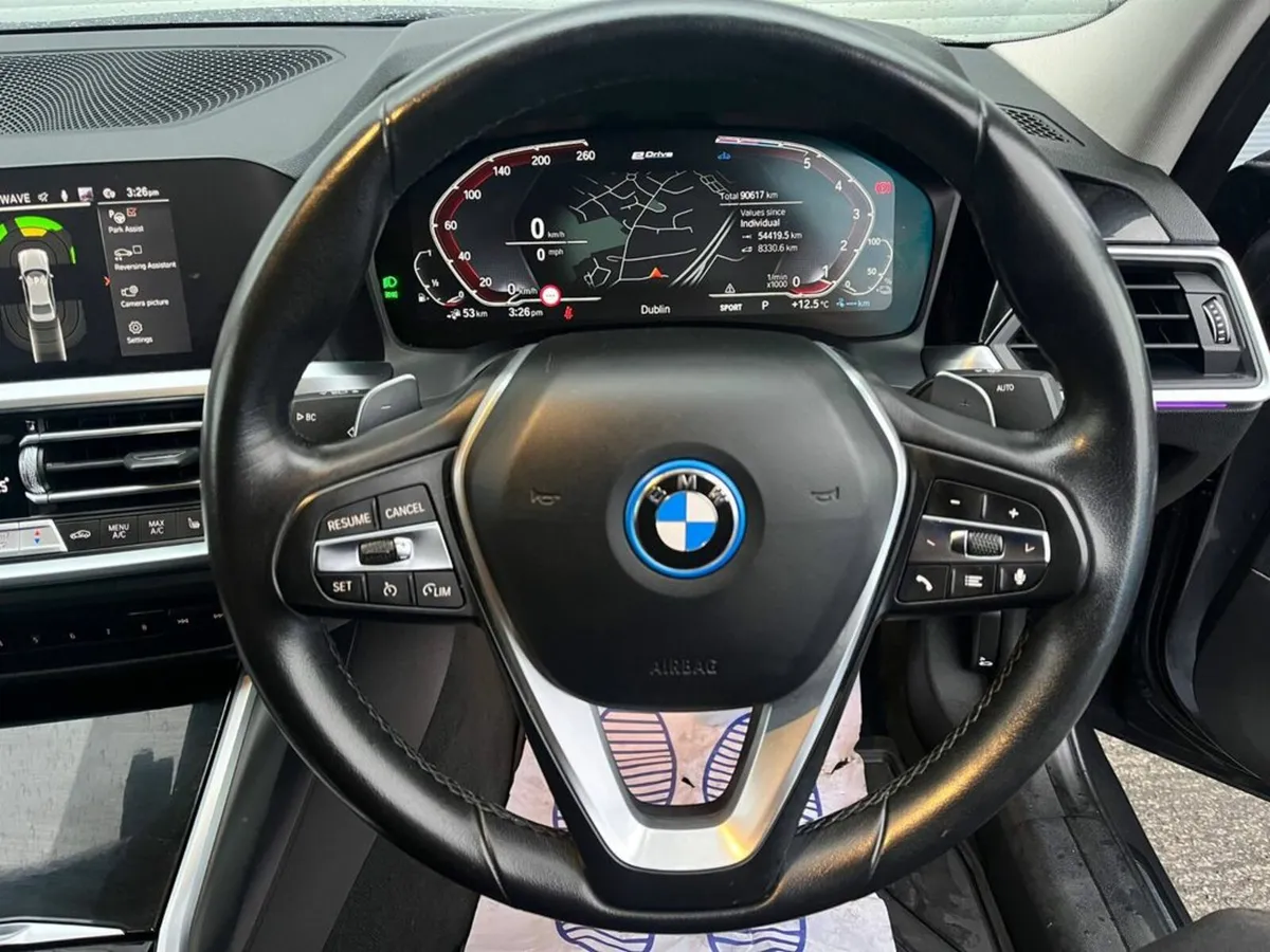 BMW 3-Series 330e PRO COMPETITION 2.0 HYBRID // DI - Image 4
