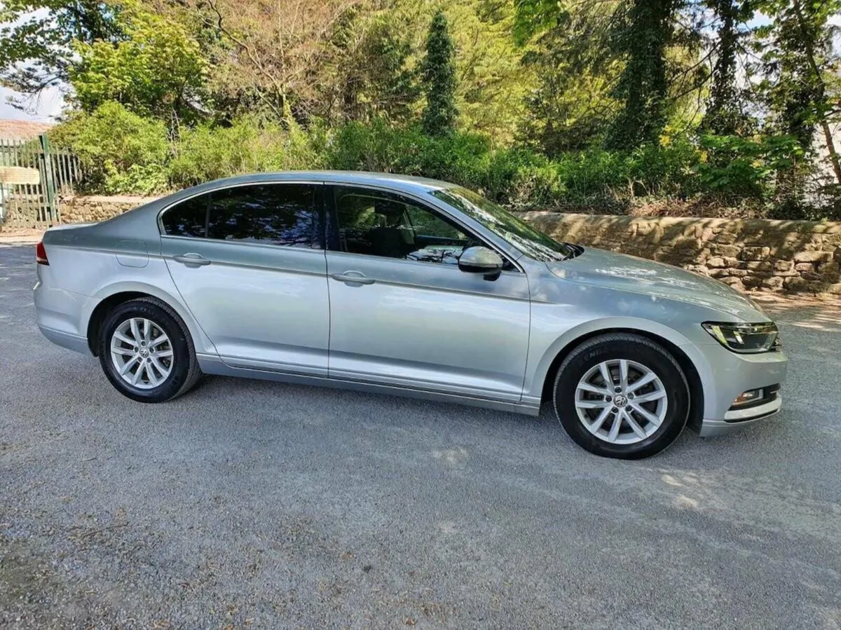 Volkswagen Passat 2015 - Image 2
