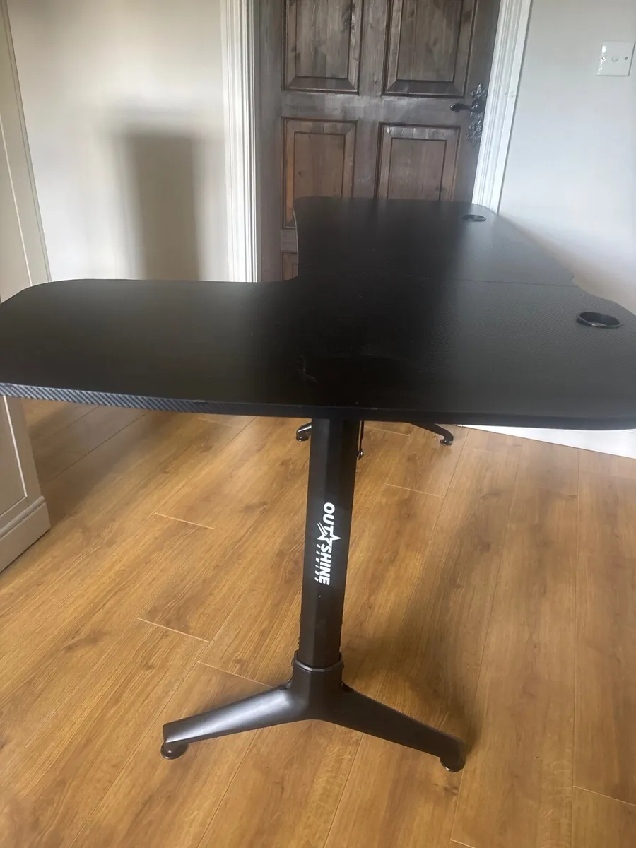 Gaming desk and chair - Image 3