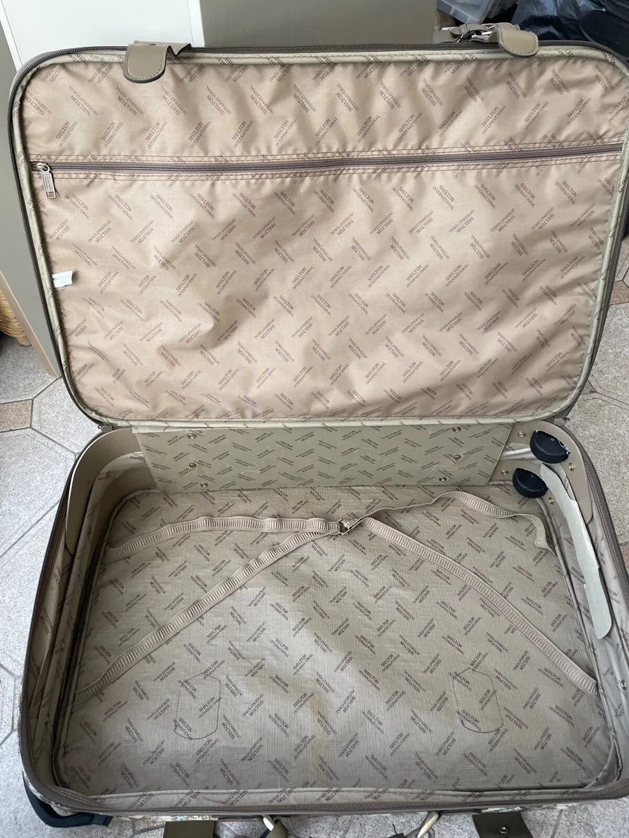 Suitcases vintage floral tapestry - Image 3