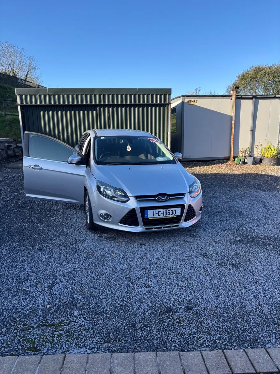 Ford Focus 2011 - Image 2