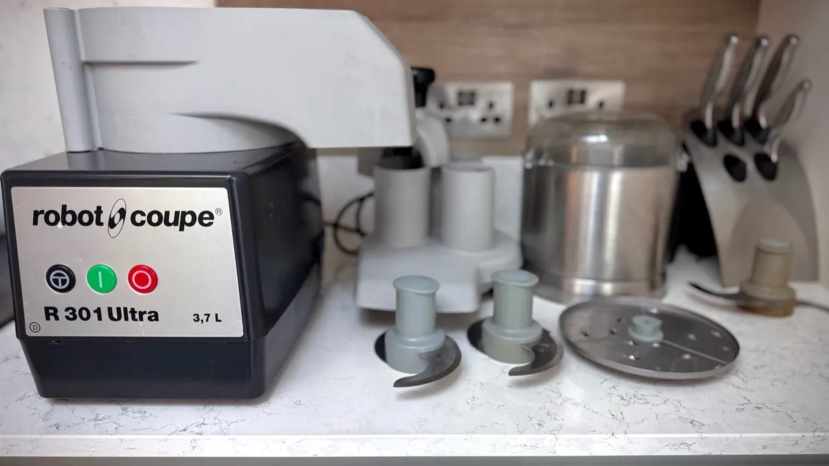 Robot Coupe 301 ULTRA with extras - Image 2