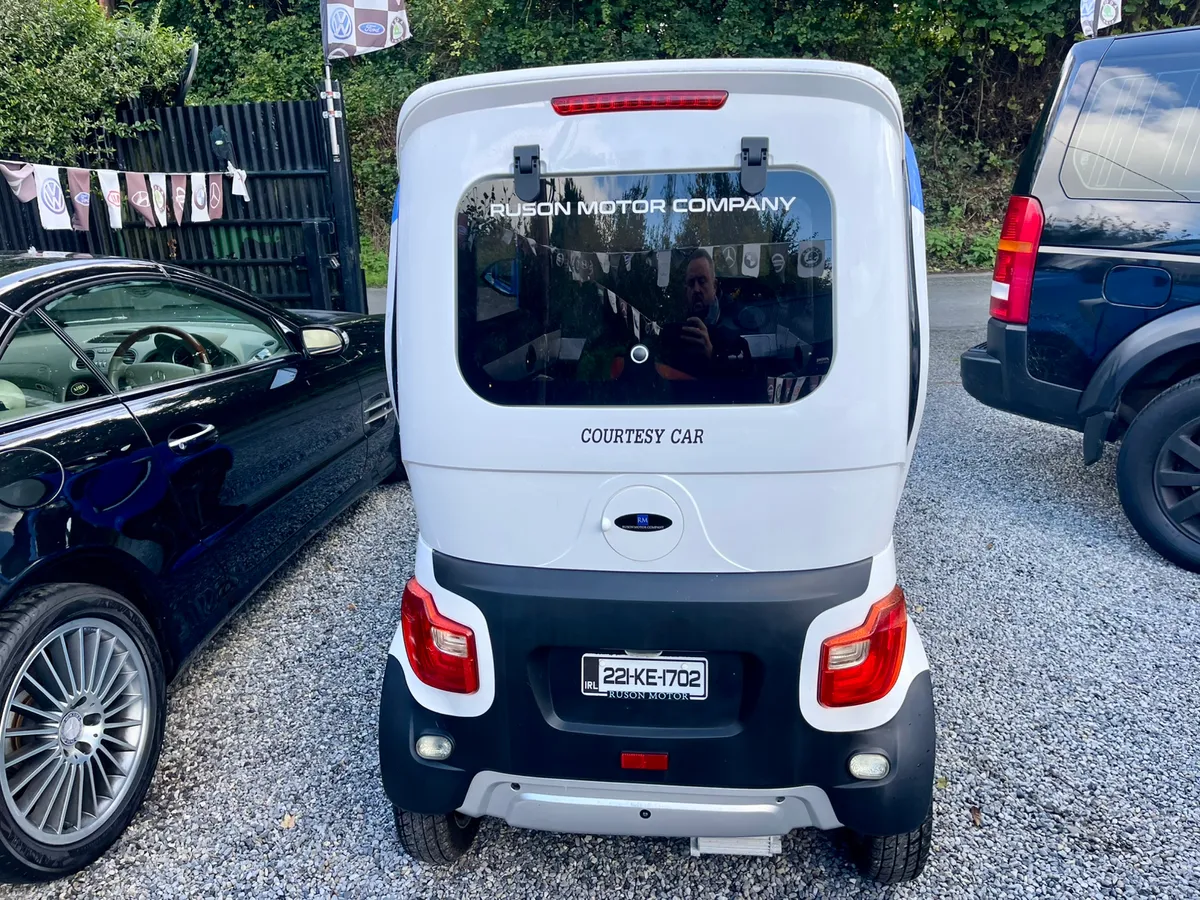 LMI Advertising Vehicle (221 REG) - Image 4