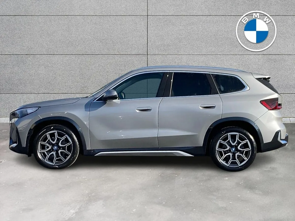 BMW iX1 eDrive20 xLine - Image 3