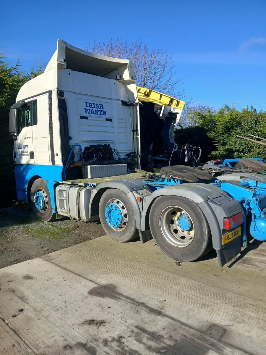 Man Other 2017 - Image 3