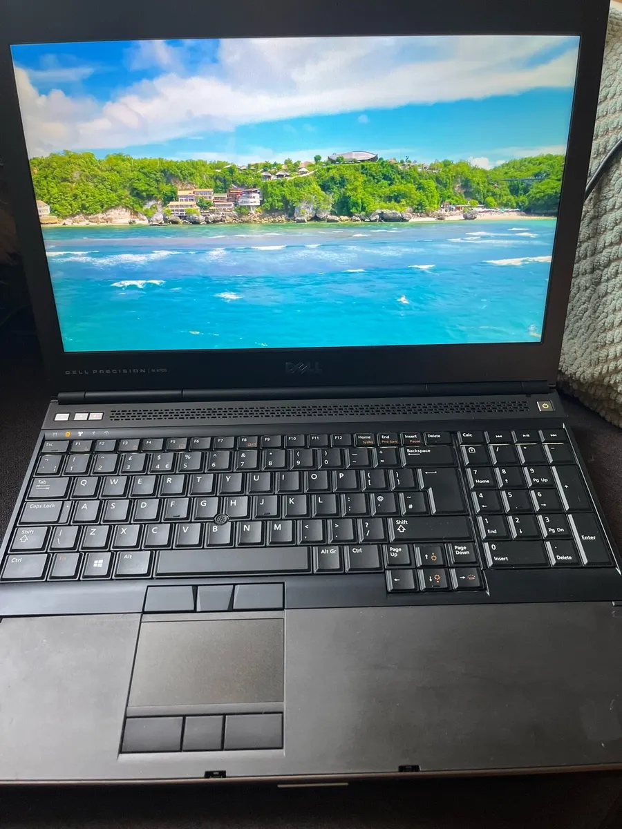 Dell i7 laptop - Image 1