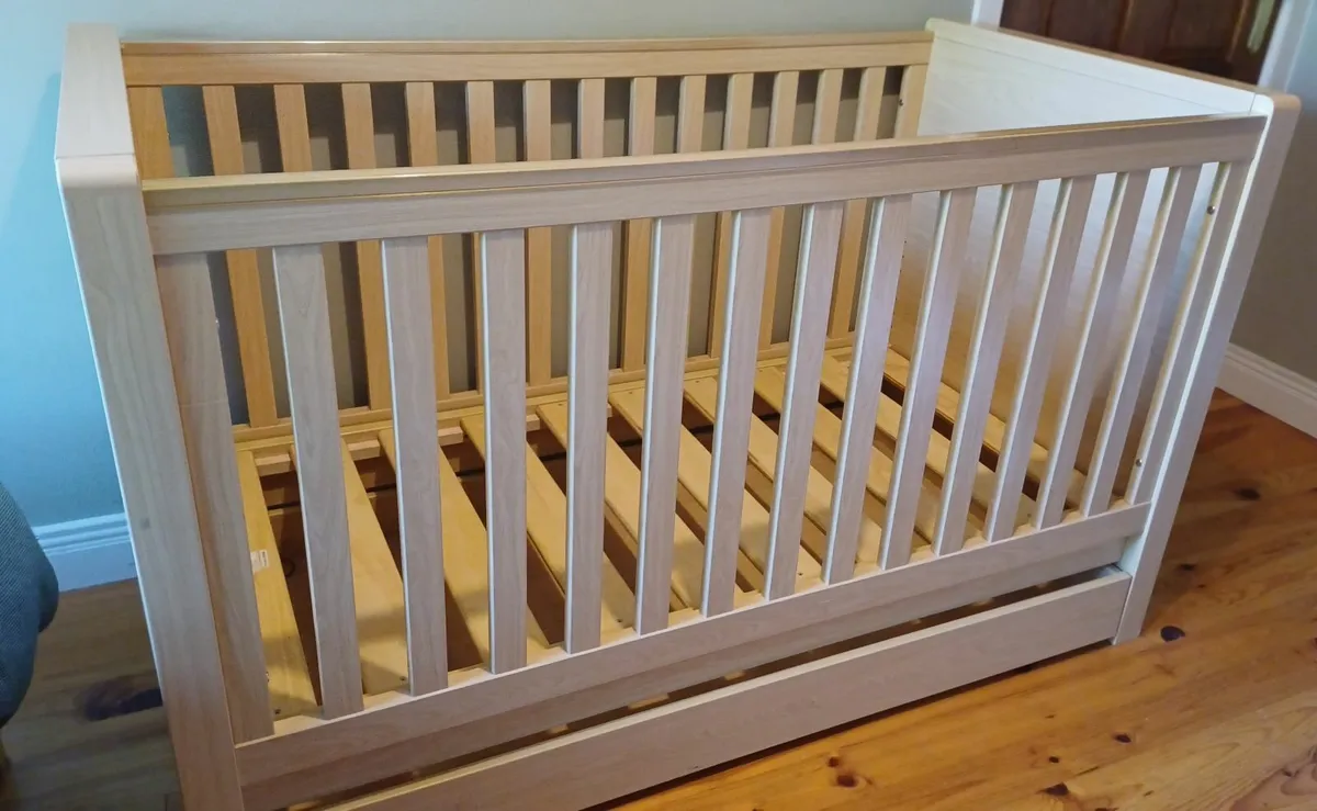 Baby cot - Image 3