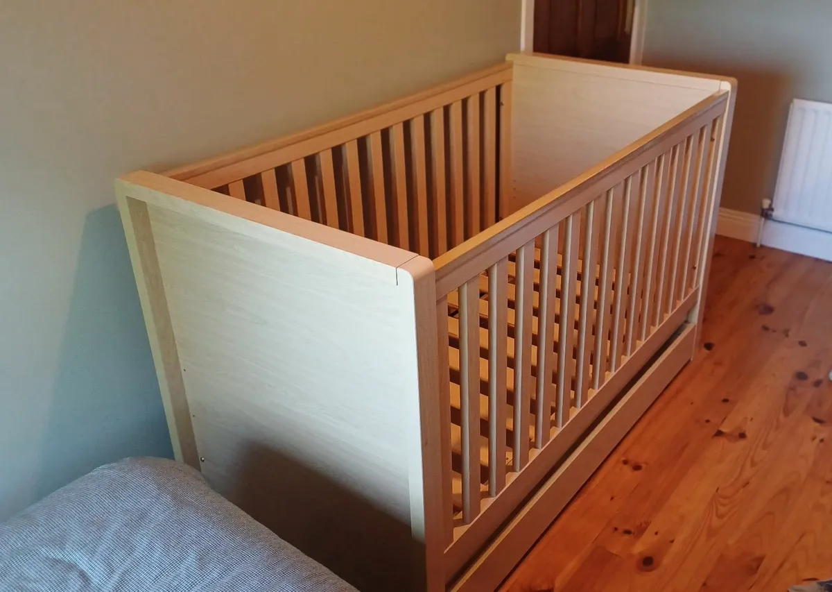 Baby cot - Image 4