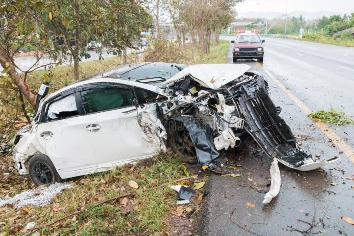 ALL DAMAGED CARS VAN JEEPS WANTED - Image 4