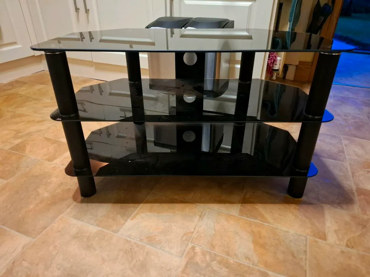 Samsung 32″ LED TV + stand — €25 - Image 2