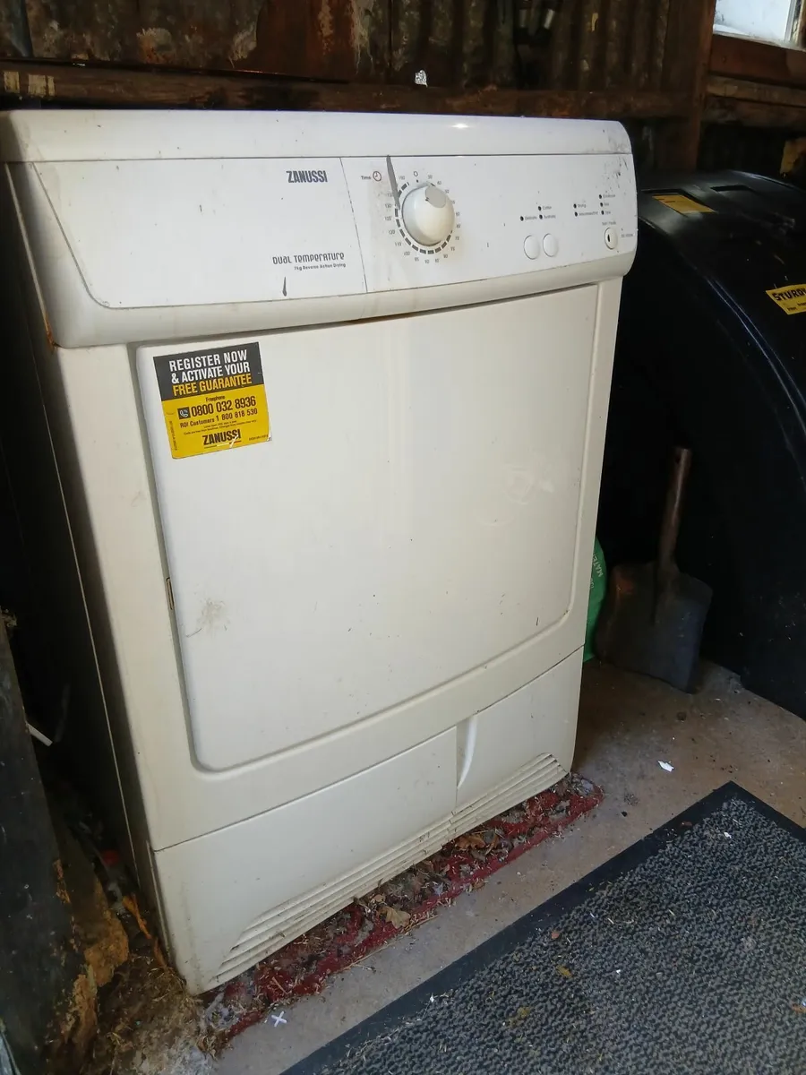 Zanussi duel temperature 7kg reverse action dryer - Image 3