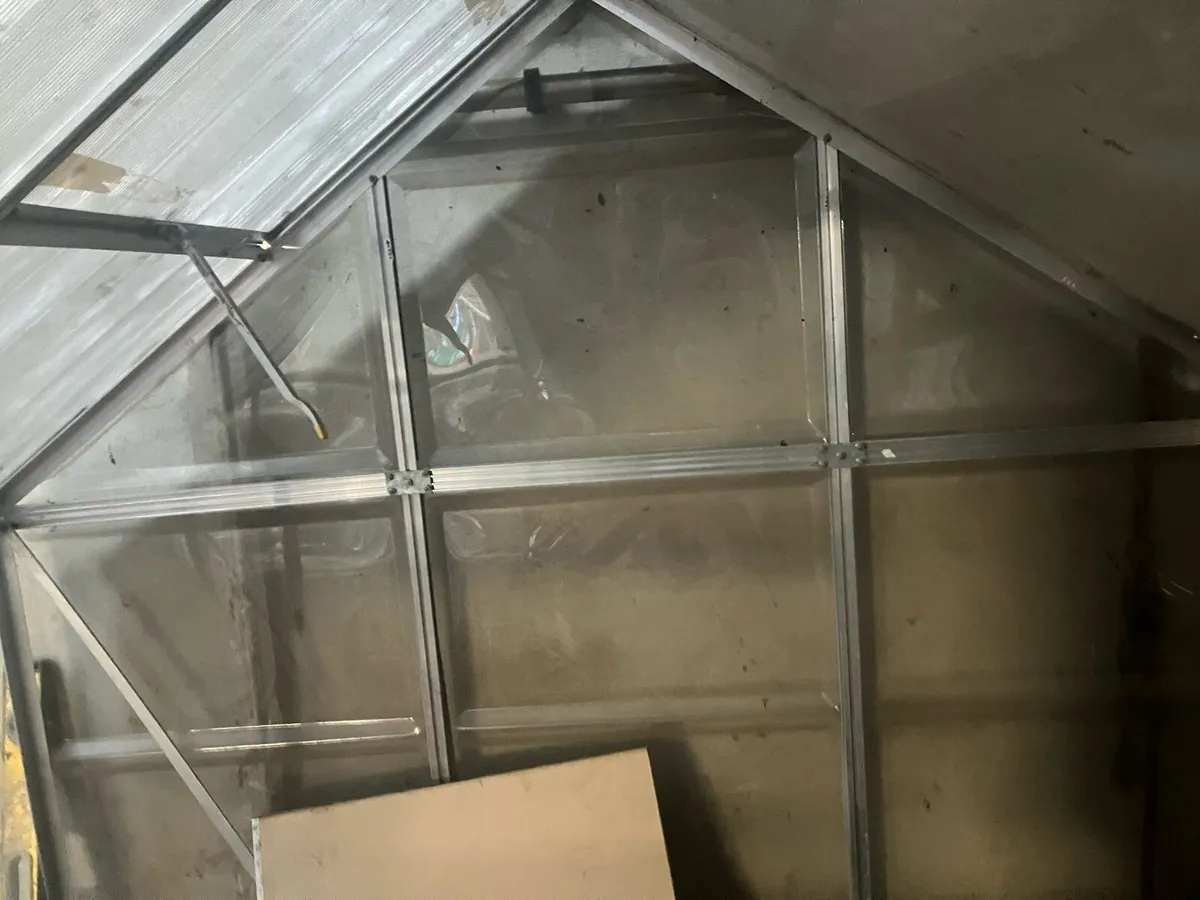 Green house - Image 2