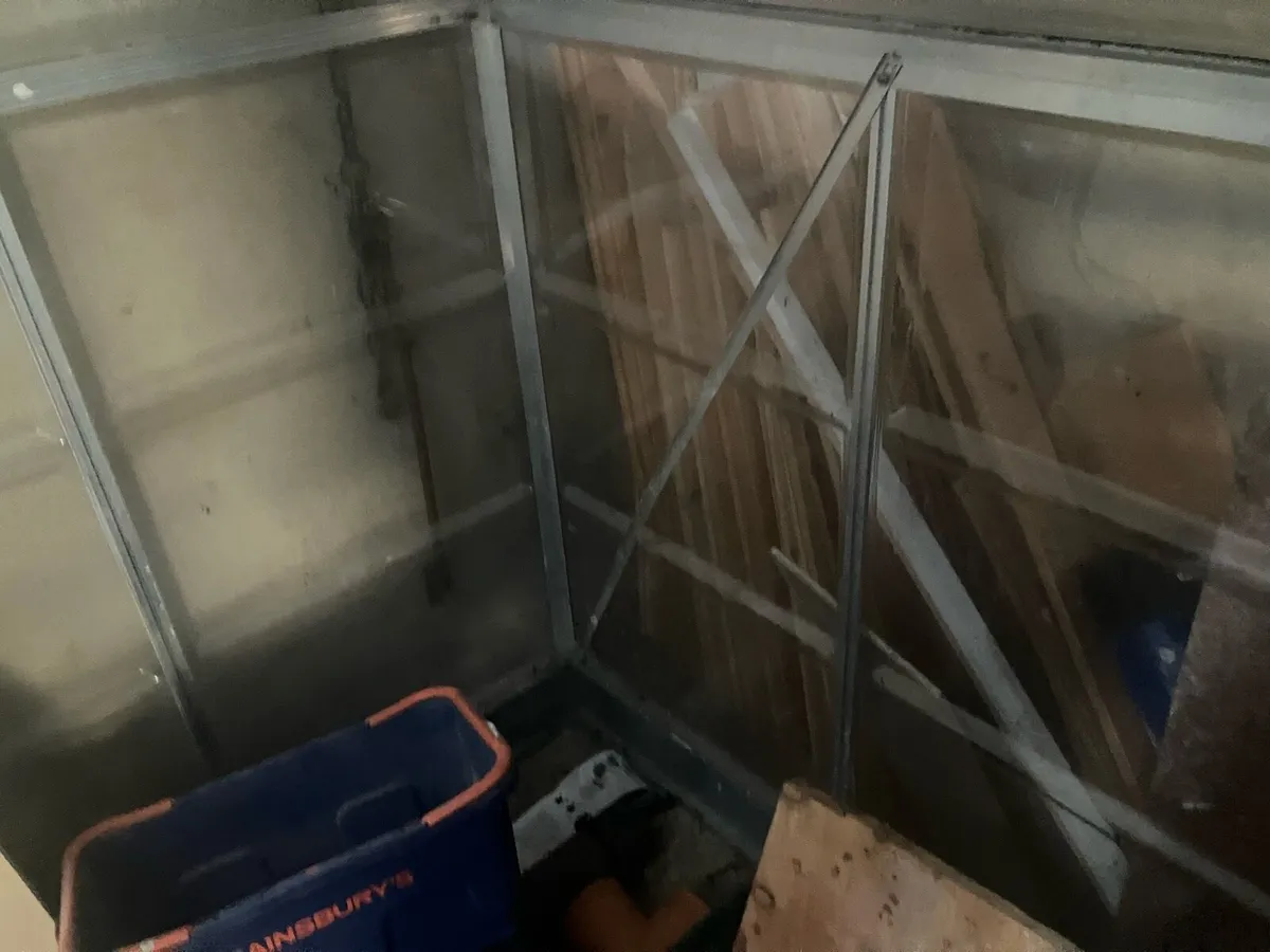 Green house - Image 3