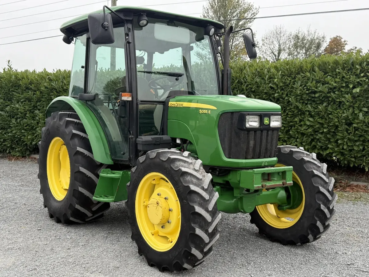 John Deere  5055E - Image 1