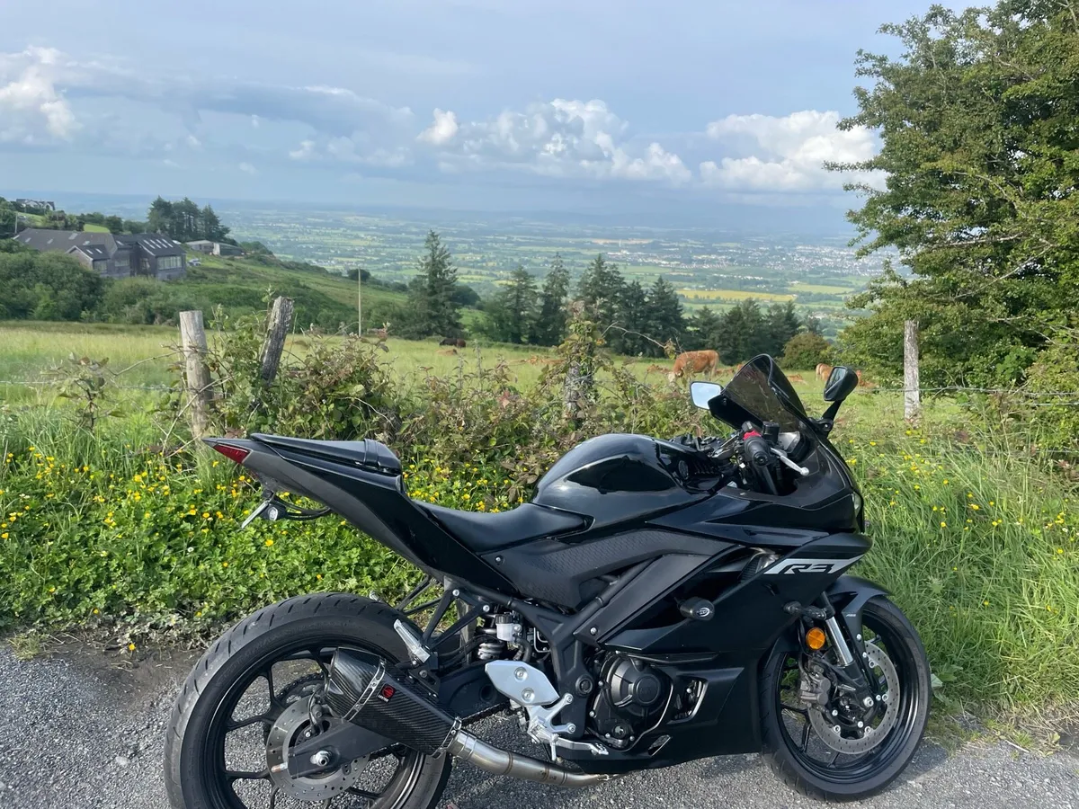 YAMAHA R3 2024 - Image 2