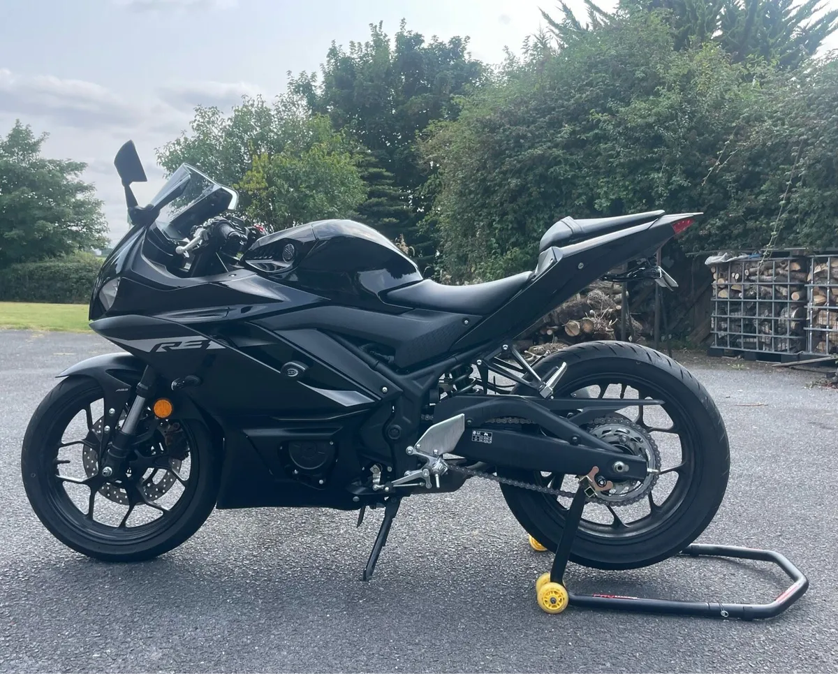 YAMAHA R3 2024 - Image 4