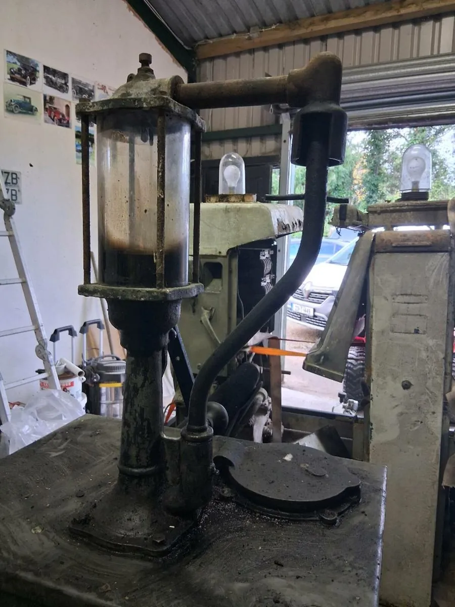 Oil dispenser - Image 2