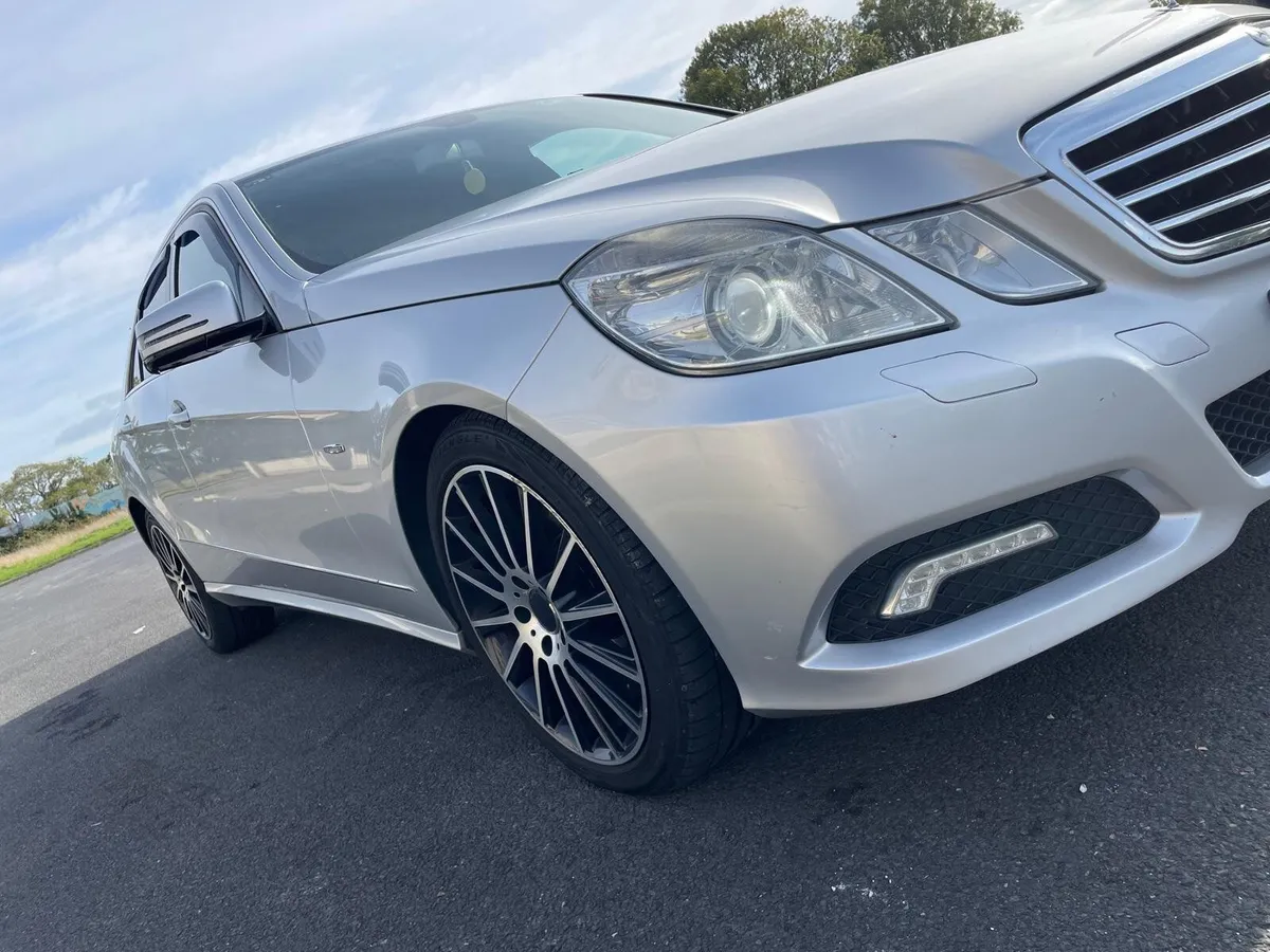 Mercedes-Benz E-Class 2010 - Image 4