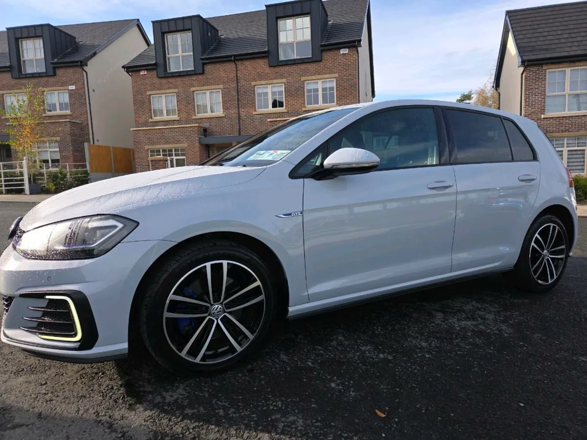 Volkswagen Golf GTE - Image 1