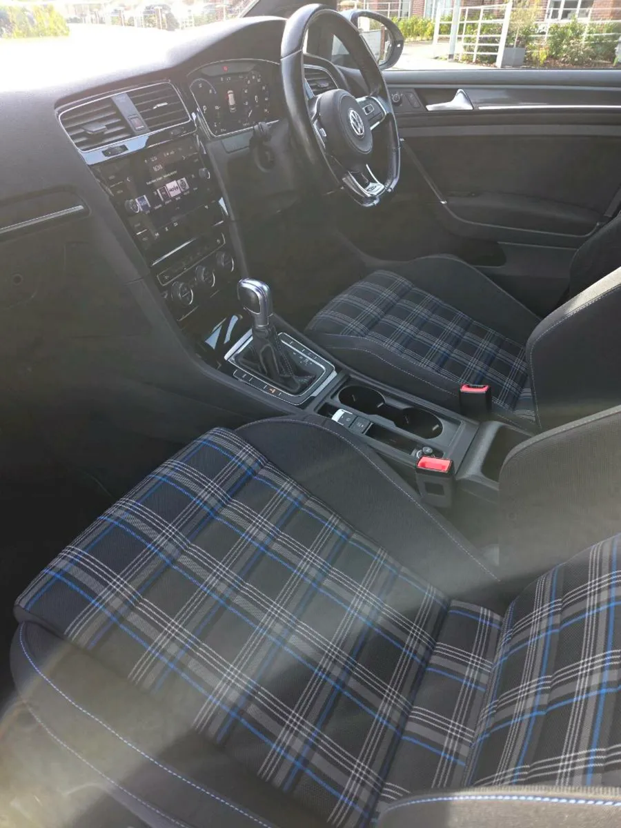 Volkswagen Golf GTE - Image 4