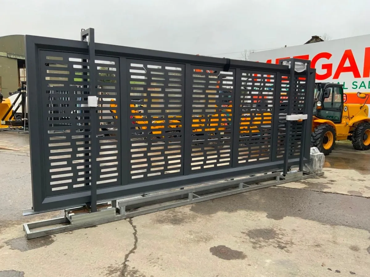 16ft x 6ft ELECTRIC SLIDING ENTRANCE GATE....3998. - Image 4