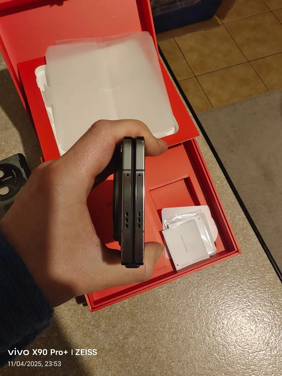 Oneplus open - Image 1