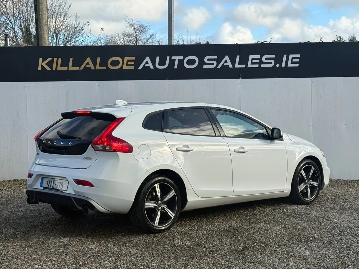 Volvo V40 R-Design 2.0D Manual - Image 4