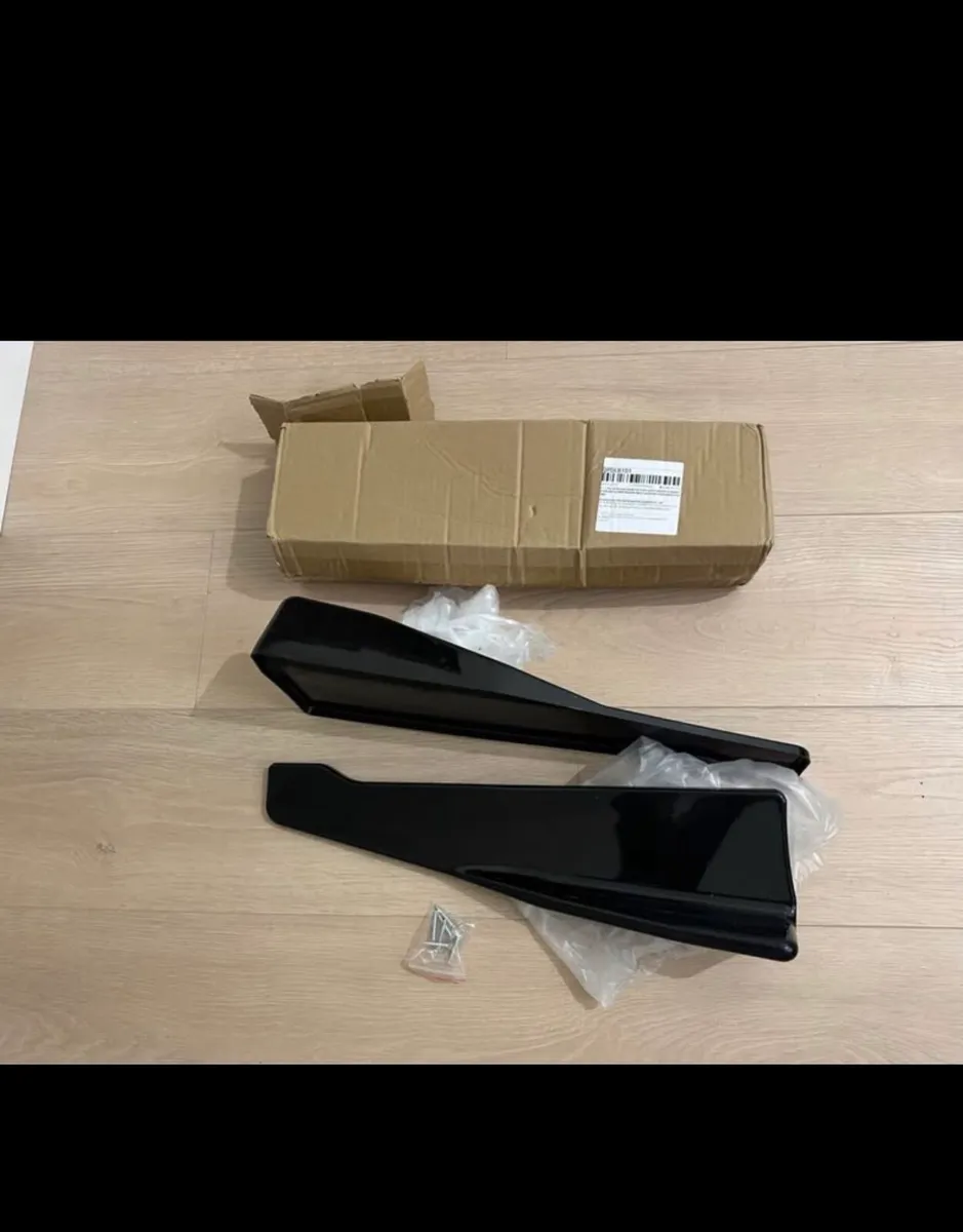 Side skirts - Image 1