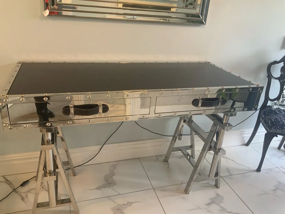 Unusual table with chrome and steel design - Image 1