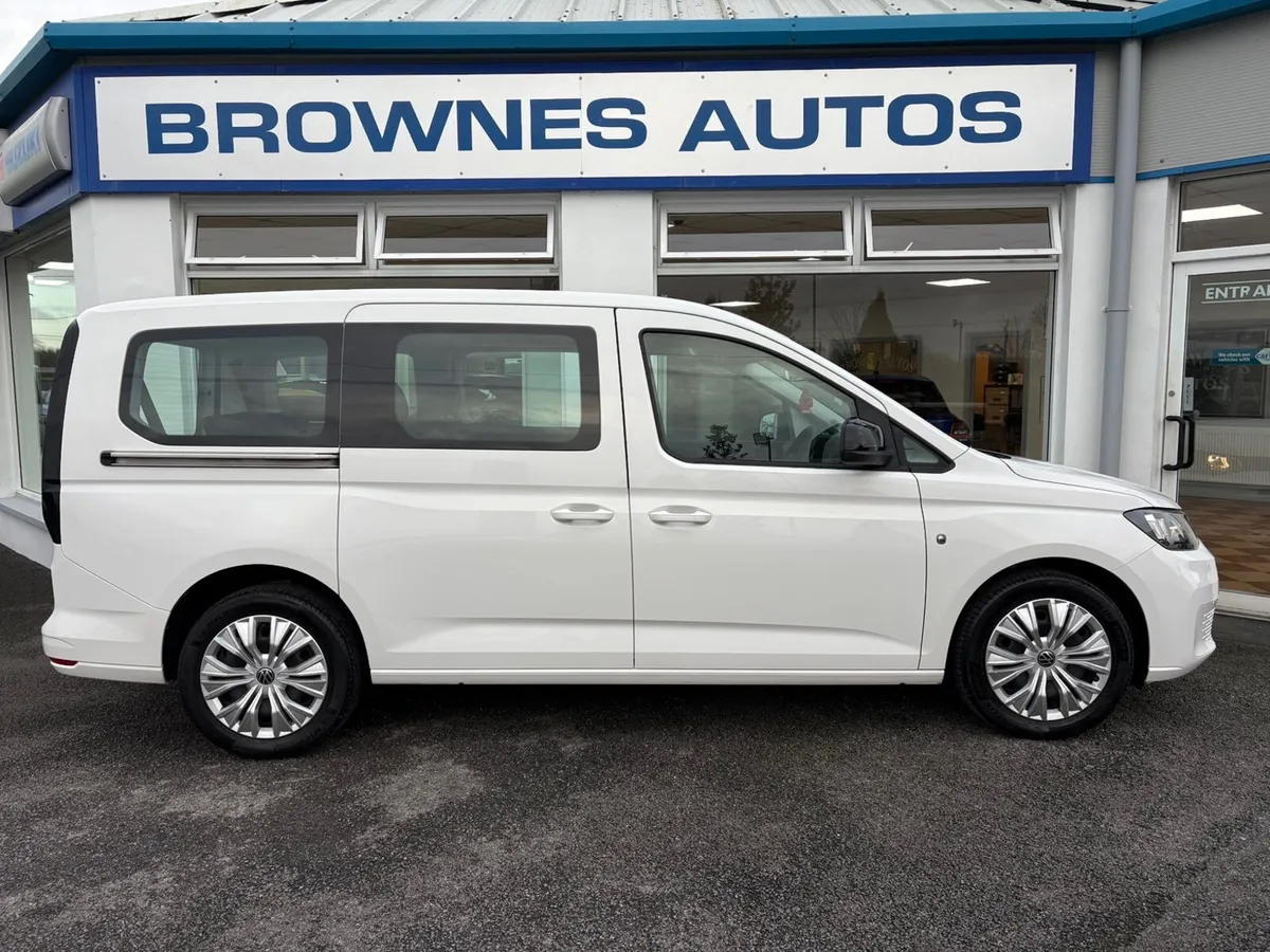 2022 Volkswagen Caddy Maxi Life 7 Seater - Image 4