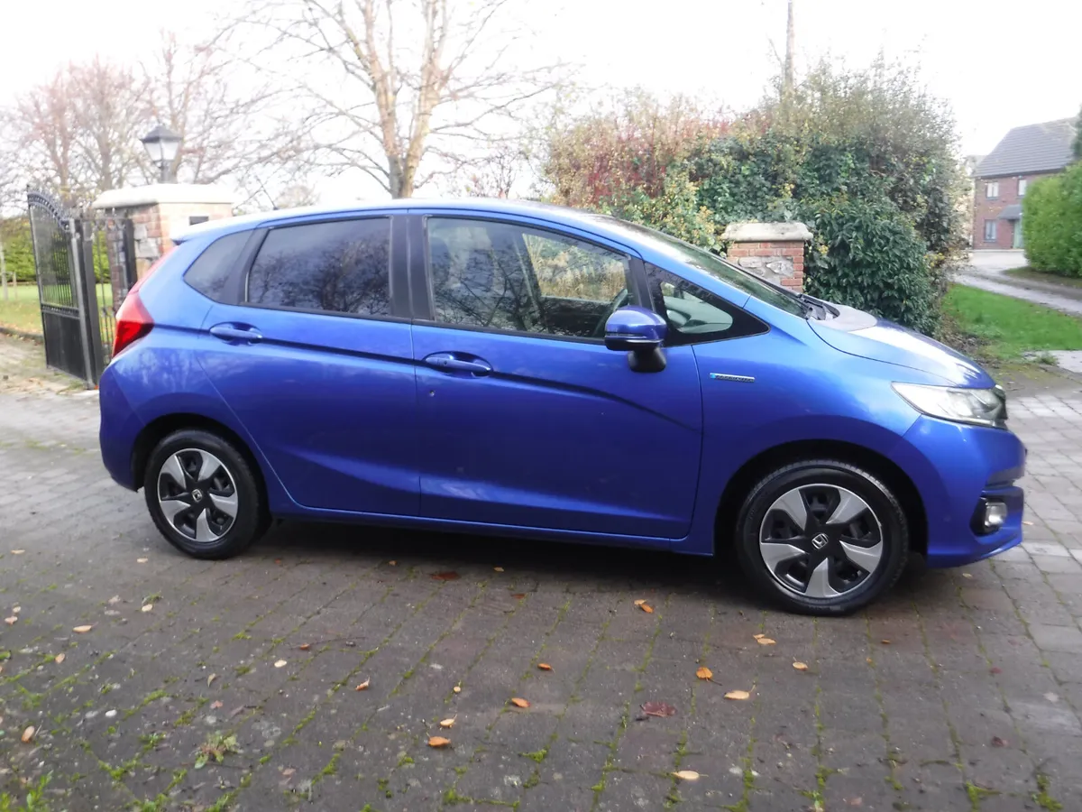 Honda Fit 2018 1.5 AUTO HYBRID NCT 11/27 ANDROID - Image 2