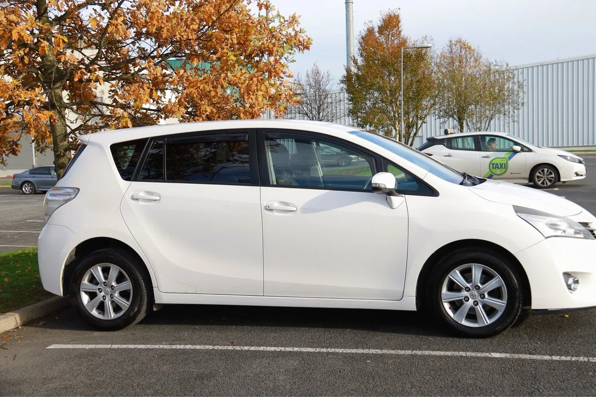 7 Seater | Toyota Verso | Fuel efficient car - Image 2
