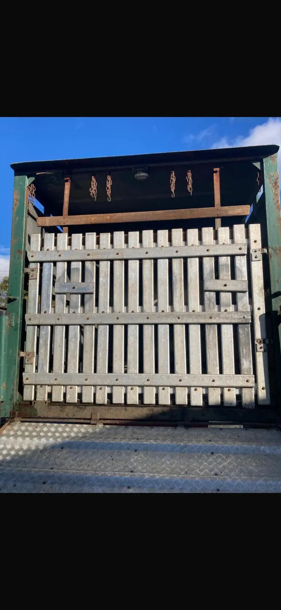 Cattle lorry - Image 2