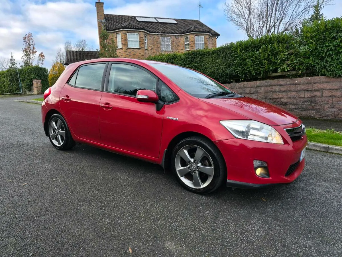 12cn515 Toyota Auris Hybrid Automatic, low kms - Image 1