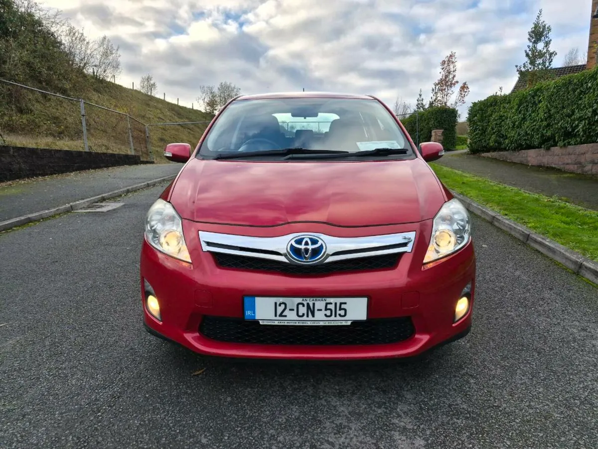 12cn515 Toyota Auris Hybrid Automatic, low kms - Image 3