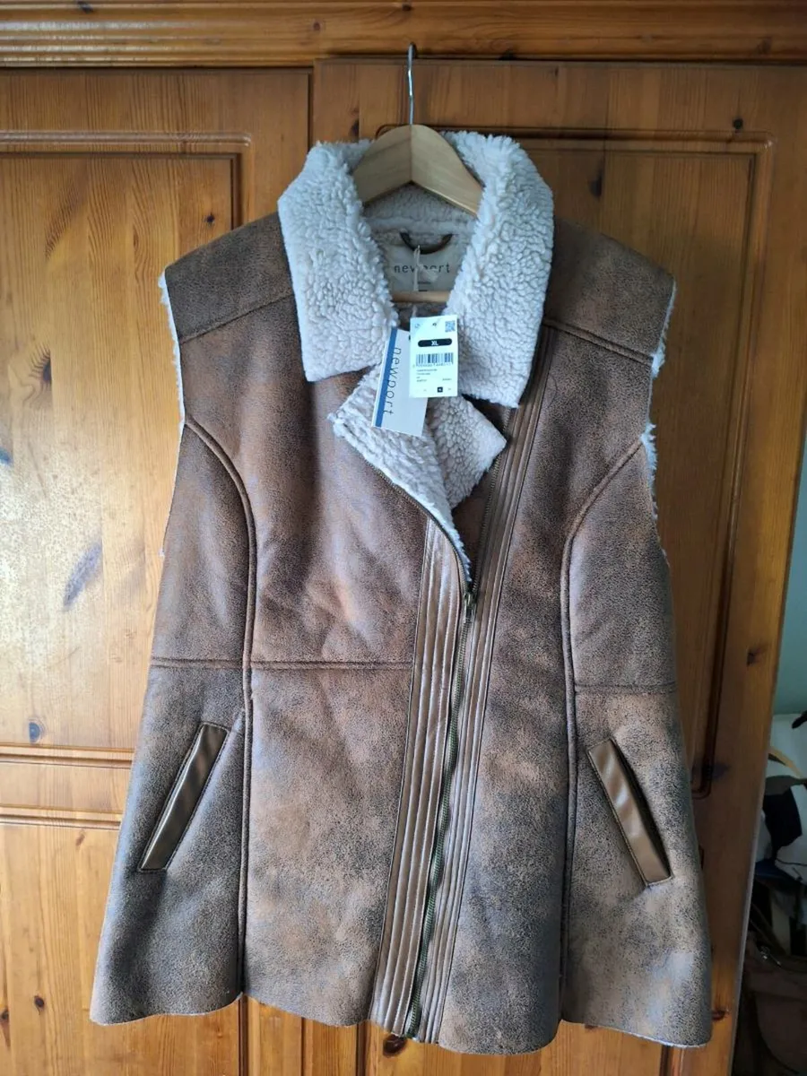 Newport outerwear vest jacket size XL - Image 1