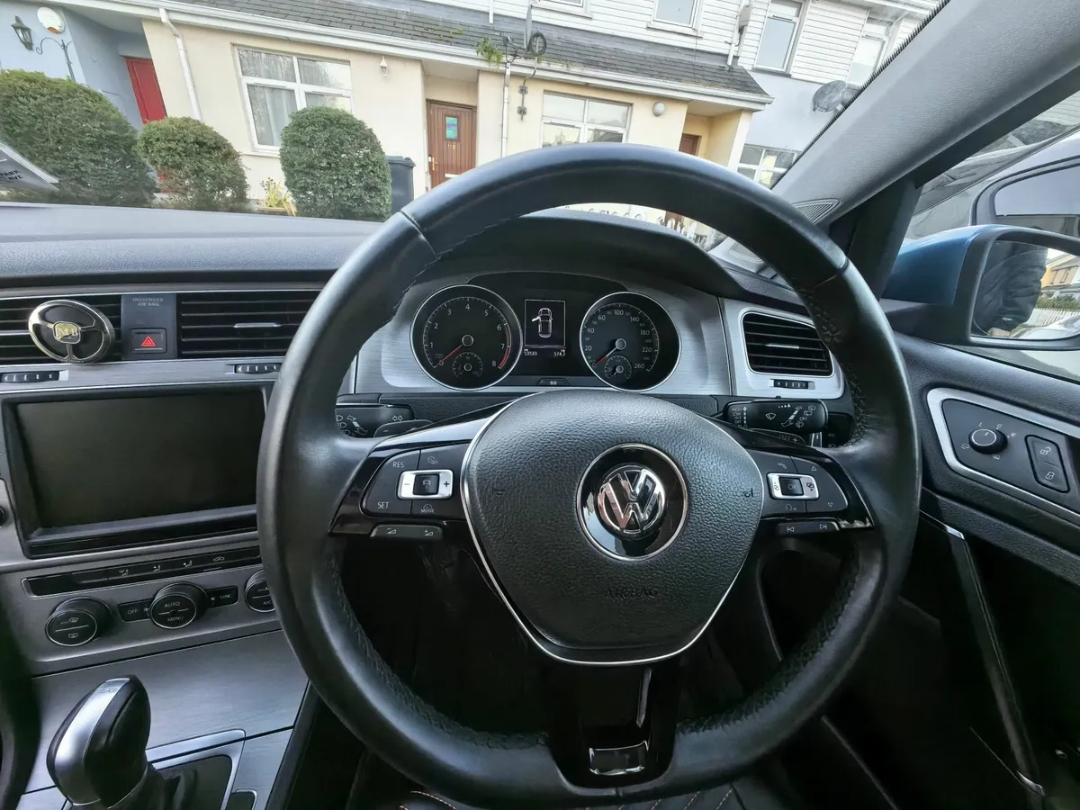 Volkswagen Golf 2015 - Image 1