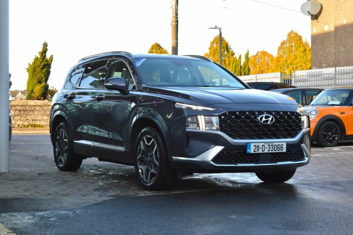 Hyundai Santa Fe 1.6 PHEV 4WD Executive Plus Auto - Image 3