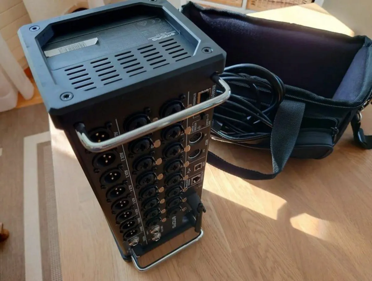 Midas MR18 Digital Mixer + Carry Bag Like New - Image 2