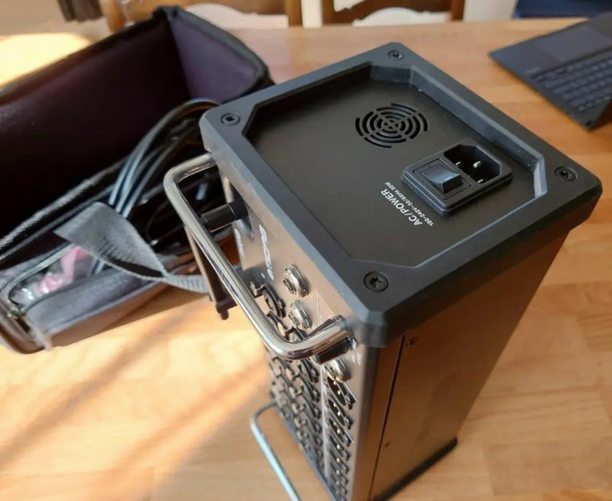 Midas MR18 Digital Mixer + Carry Bag Like New - Image 3