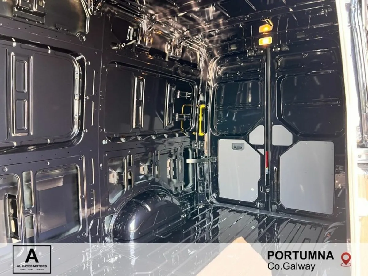 Volkswagen Crafter T 35 MWB 2.0TDI 6SPEED 140BHP*F - Image 4