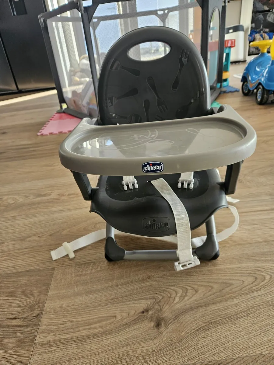 Chicco Pocket Snack travel seat Dark Grey - Image 1