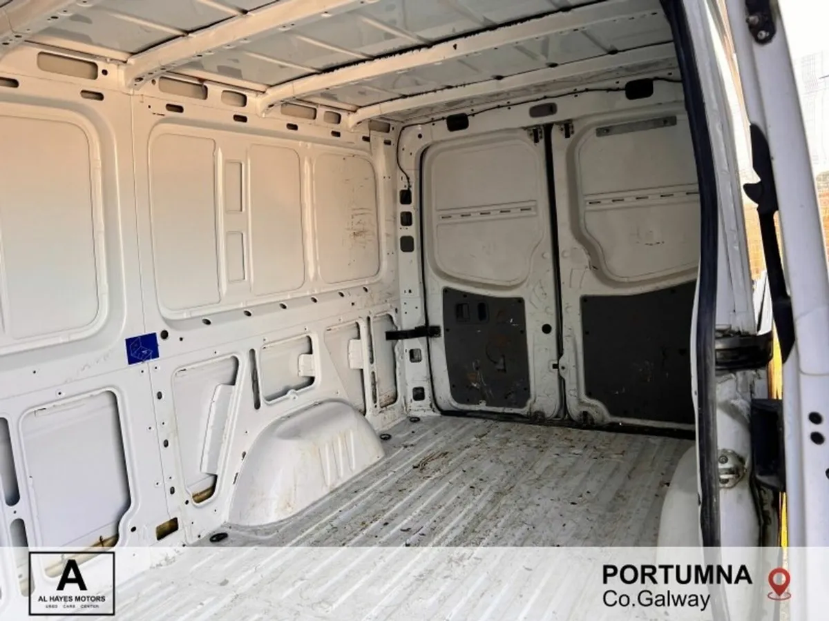 Volkswagen Crafter 30 MWB 2.0TDI 6SPEED 136BHP*PLU - Image 3