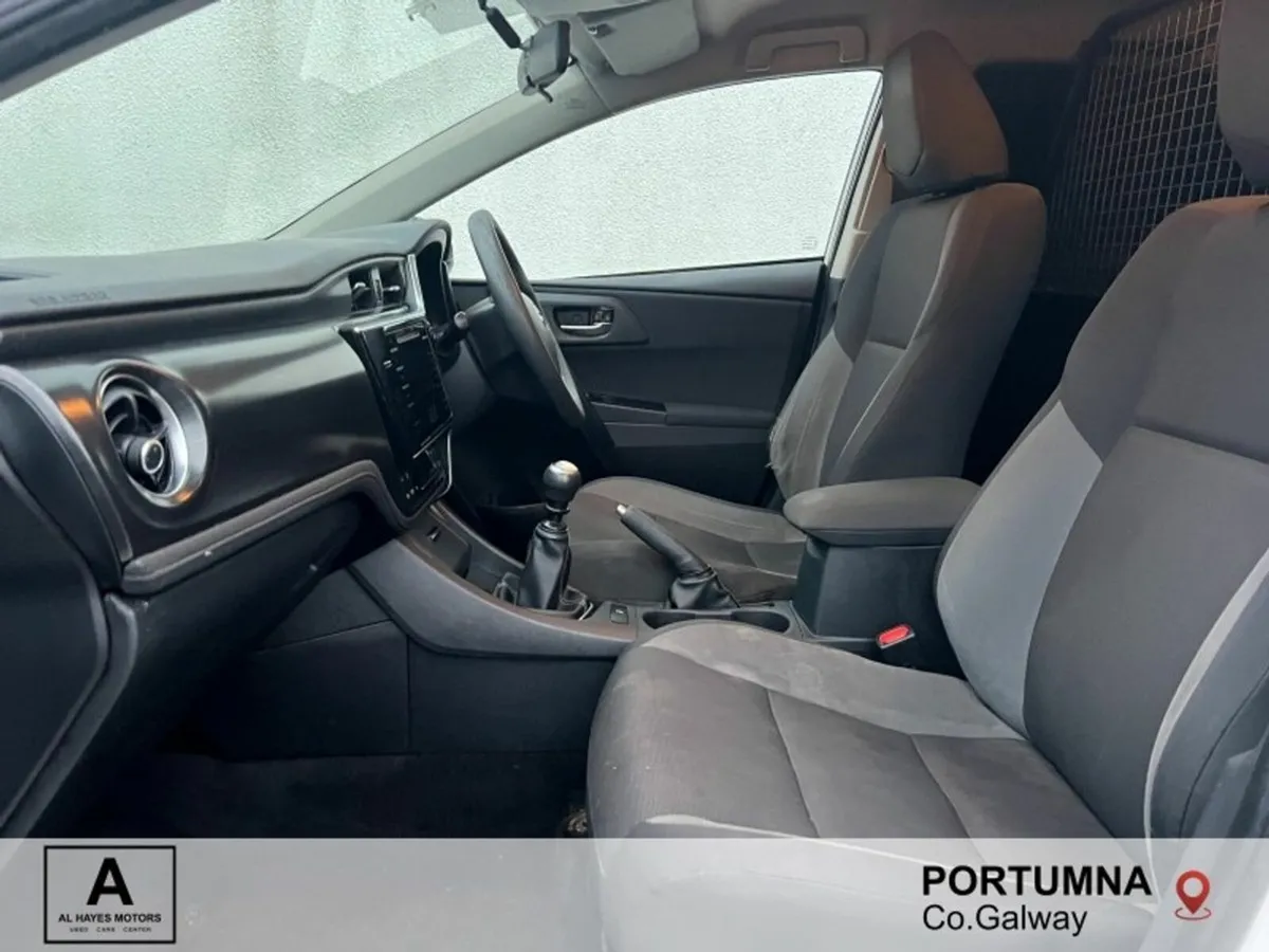 Toyota Auris VAN 1.4 D4D TERRA 4DR - Image 2