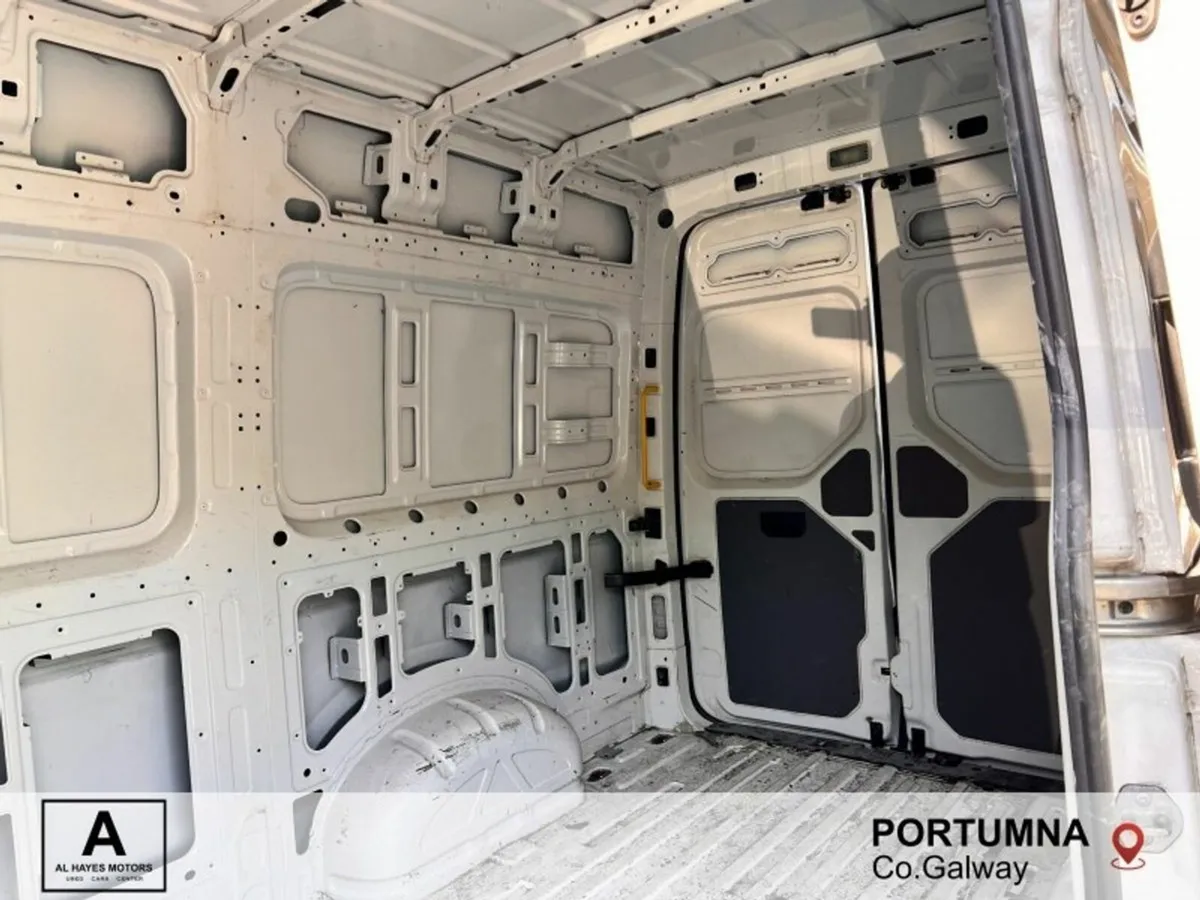 Volkswagen Crafter TRENDLINE PACK 30 MWB 2.0TDI 17 - Image 3