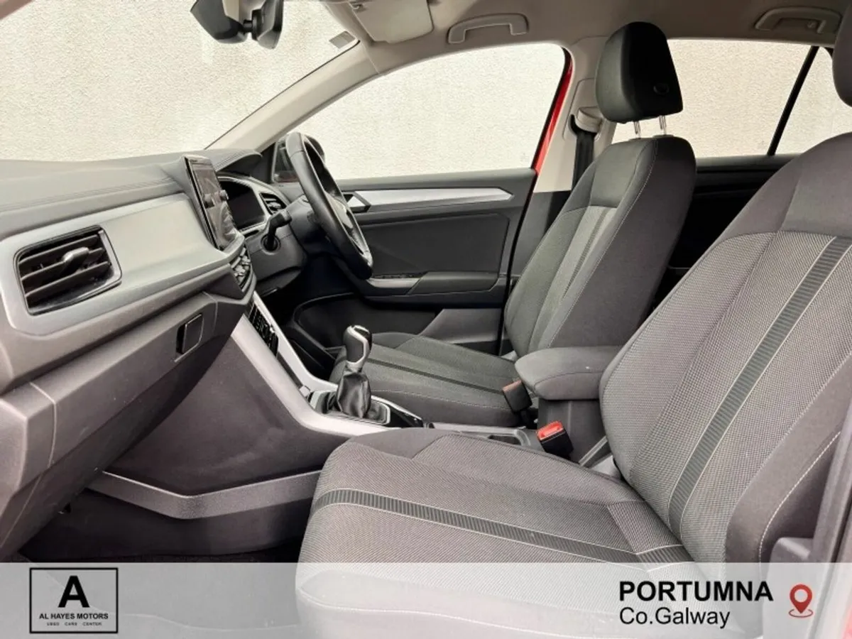 Volkswagen T-Roc 2023 LIFE 2.0 TDI 6SPEED 116BHP - Image 4
