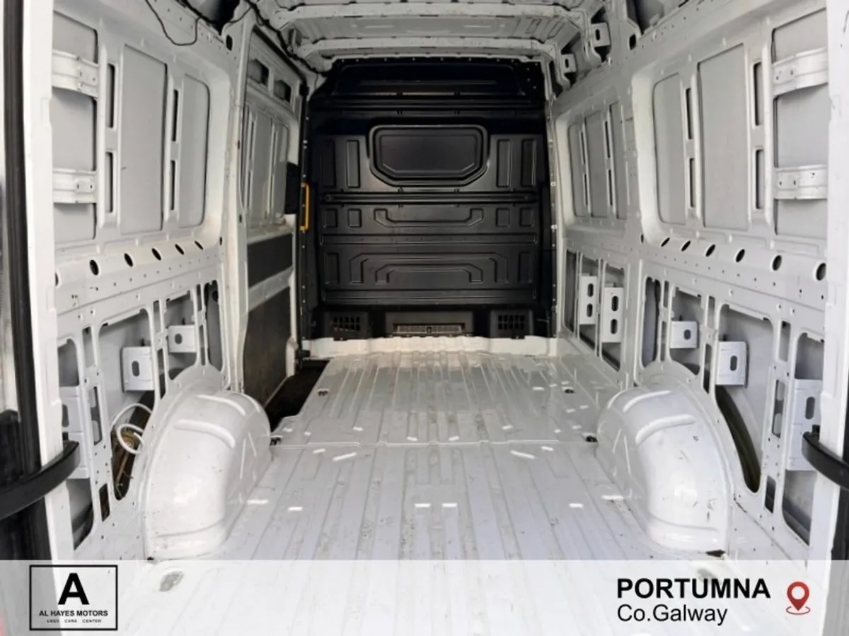 Volkswagen Crafter 35 MWB HR 2.0TDI 6SPEED 140BHP* - Image 4