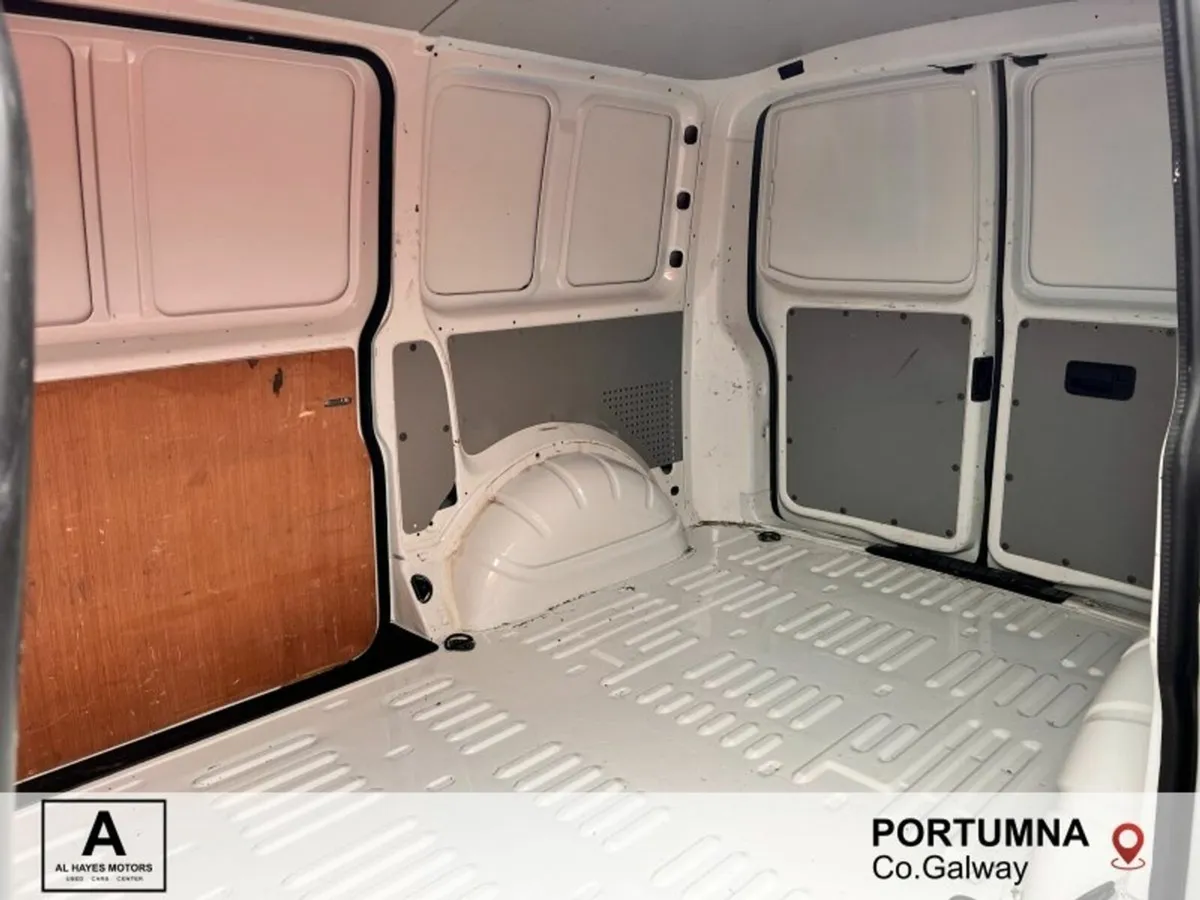 Volkswagen Transporter AUTOMATIC SWB HIGHLINE 2.0T - Image 4