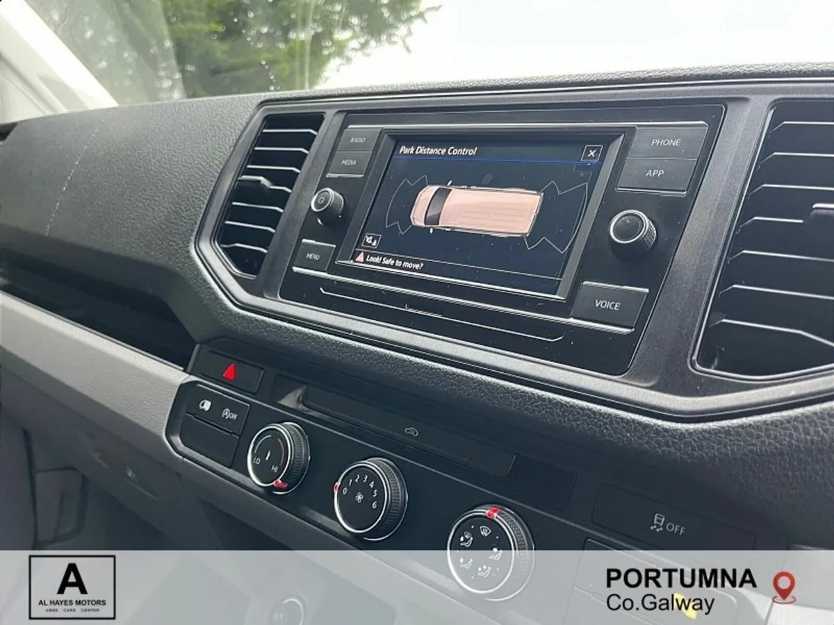 Volkswagen Crafter TREND  35 MWB 140BHP *PRICE + V - Image 4