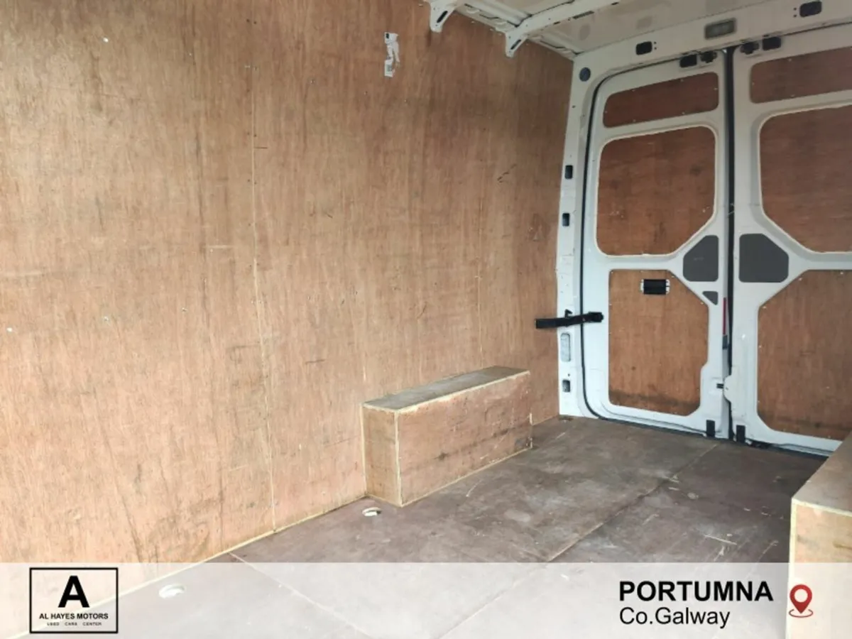 Volkswagen Crafter 30 MWB HR 2.0TDI 6SPEED 140BHP* - Image 4